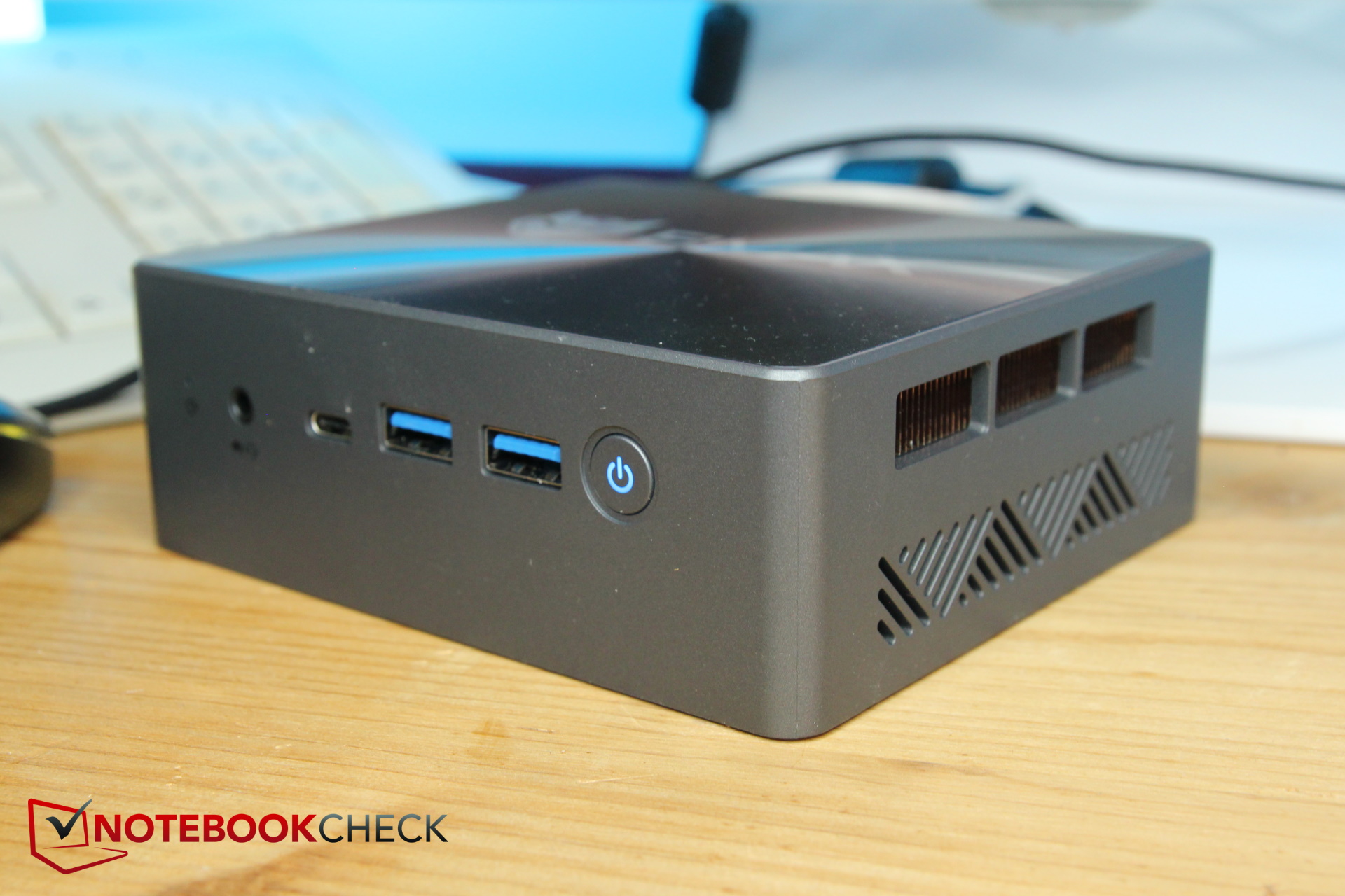 Test du BMAX B5 Pro : le MINI-PC avec du matériel POMPE et avec