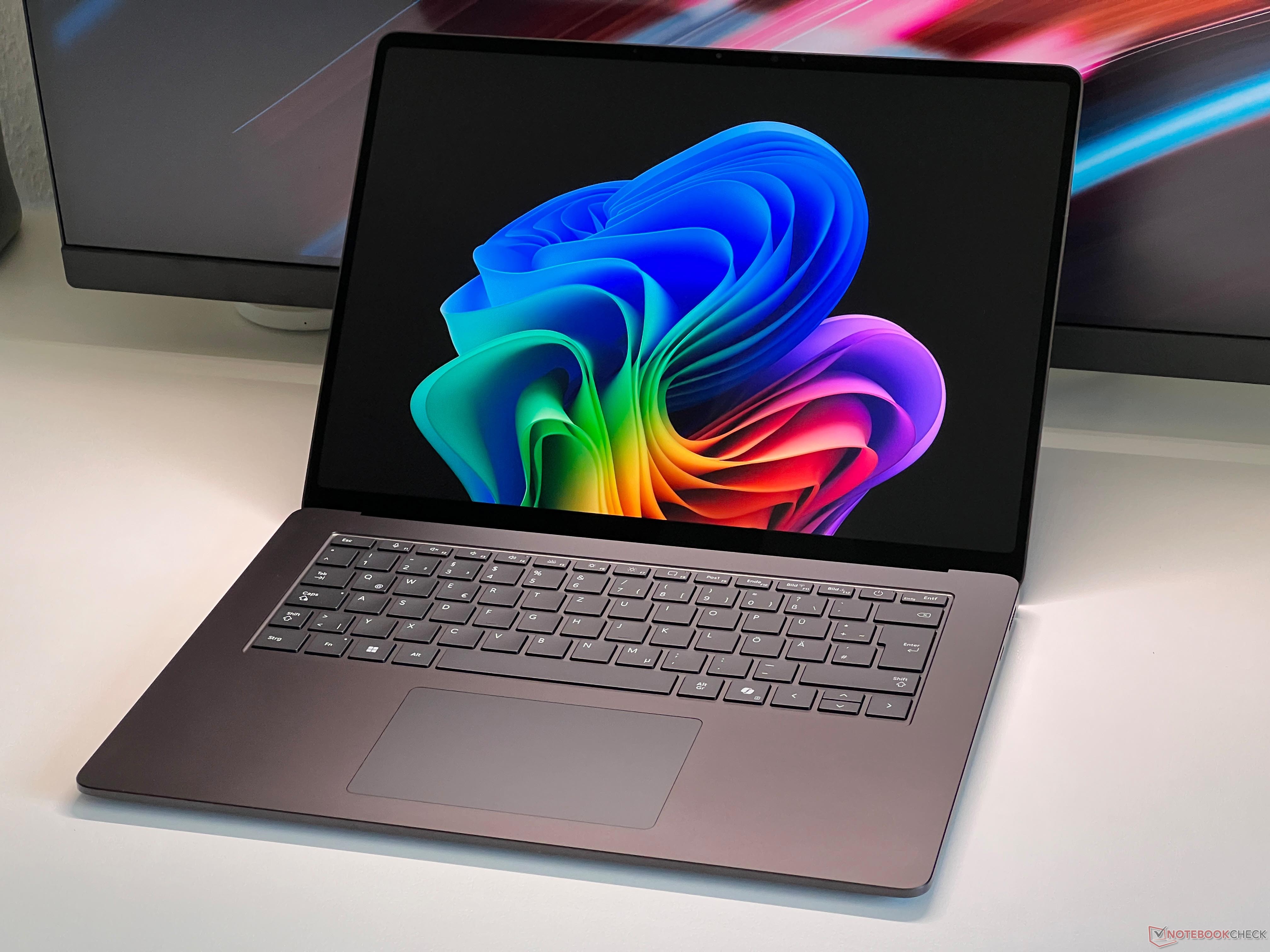 Test du Microsoft Surface Laptop 7 15 Lunar Lake : un camouflet pour ...