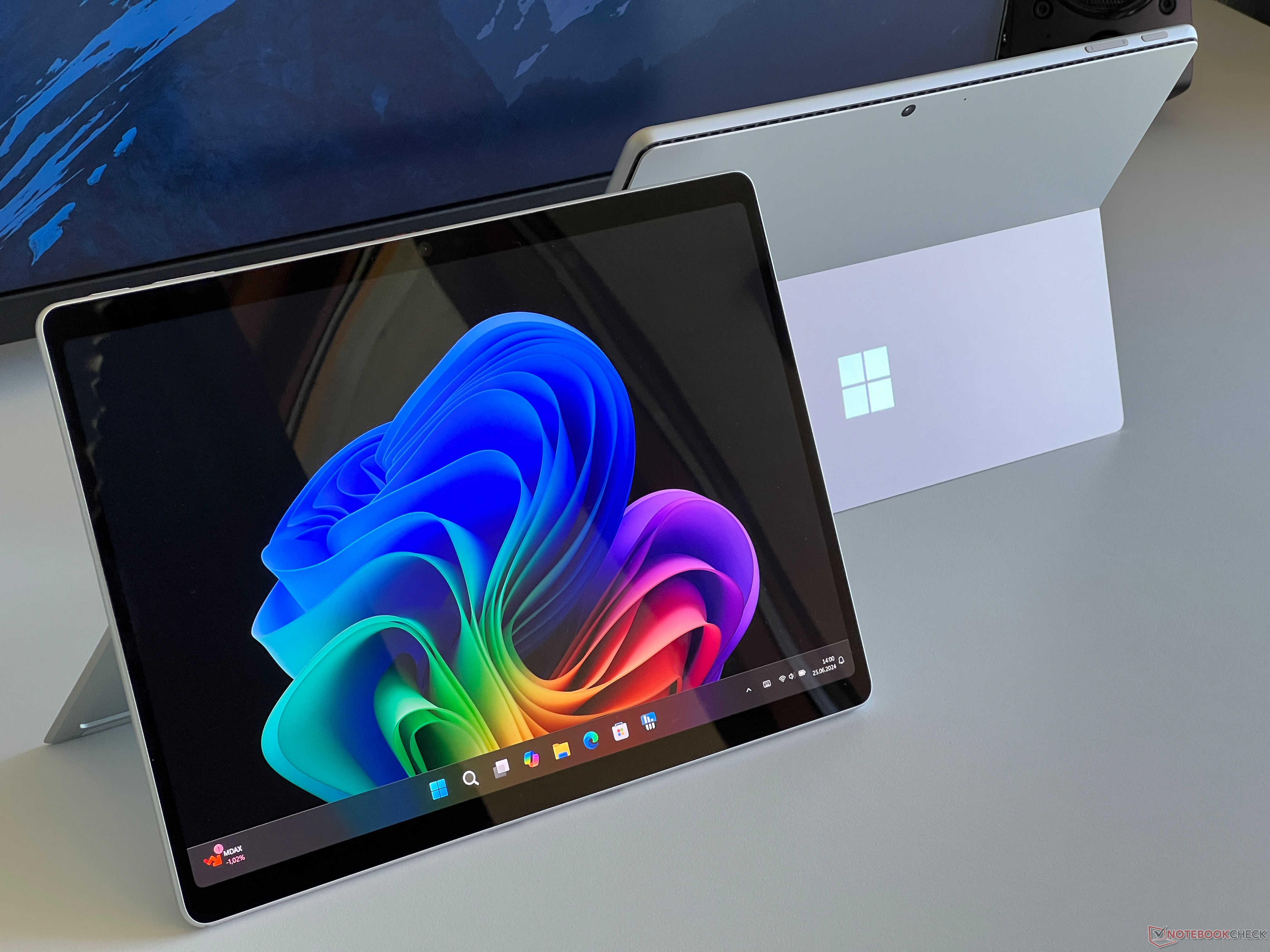 Test de la Microsoft Surface Pro OLED Copilot+ : 2-en-1 haut de gamme ...