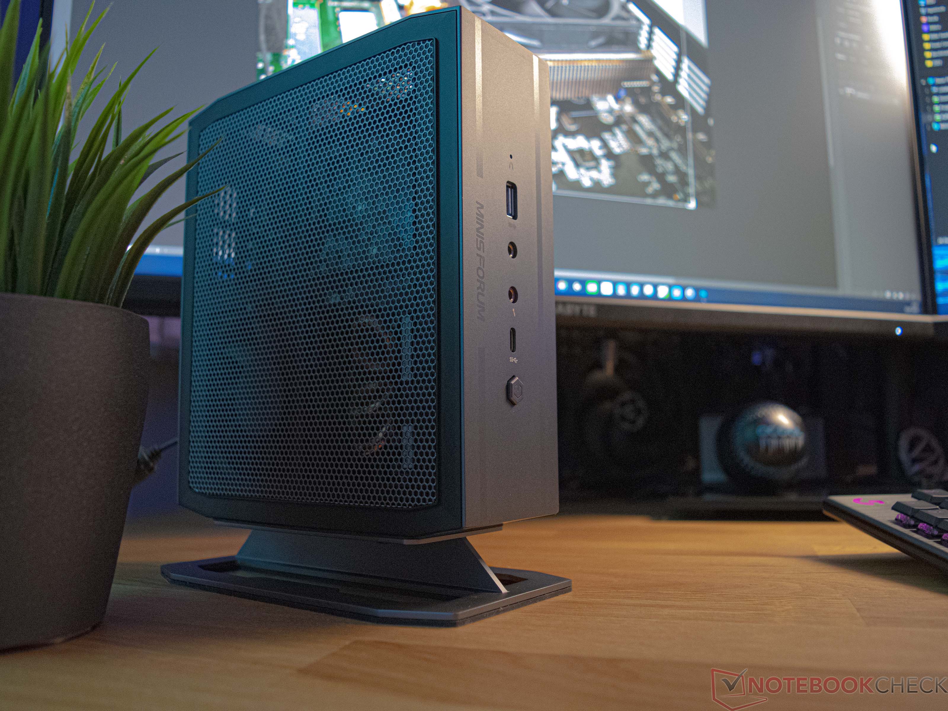 Test du Minisforum Neptune Series NAD9 : PC de bureau compact avec