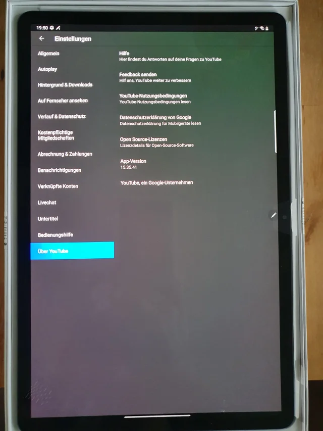D'autres images de la " Galaxy Tab S7+" teintée de vert. (Source : Reddit)