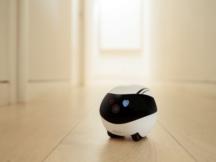 El robot inteligente de compañía familiar Enabot EBO Air ya está disponible  -  News