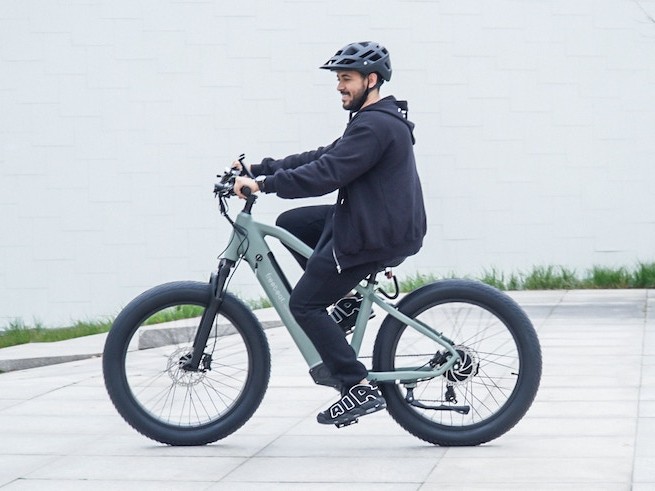 Presentazione di Freebeat Morph, una e-bike fuori dal mondo che può essere ricaricata durante l’allenamento indoor