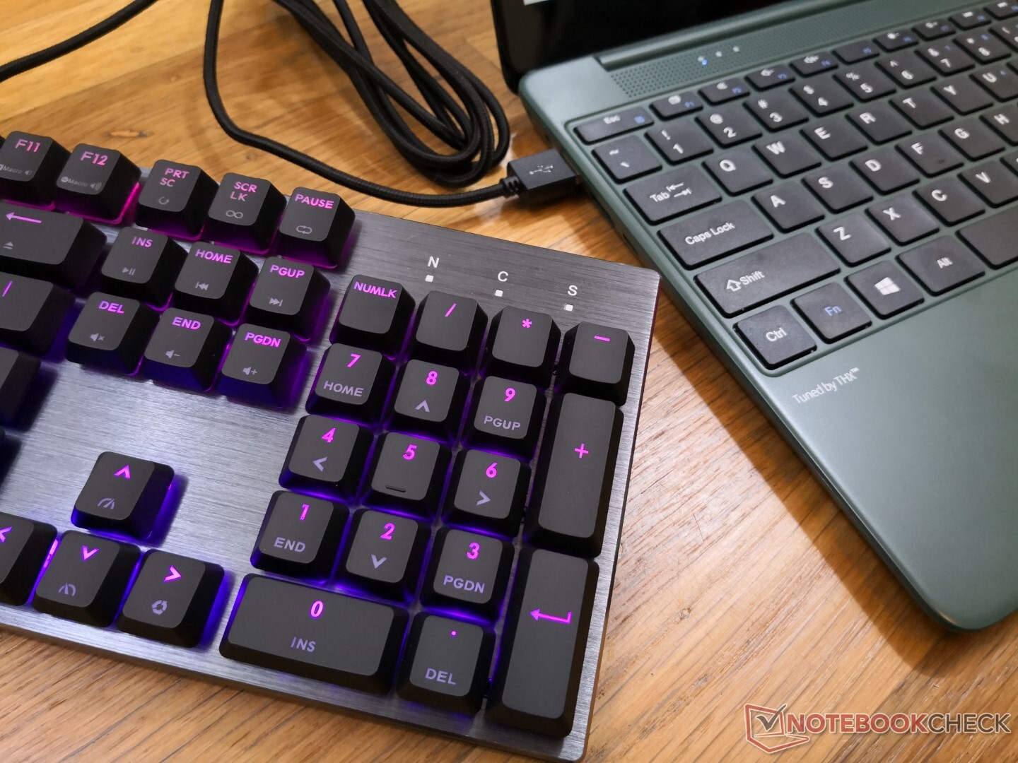 Le clavier mécanique sans fil Cooler Master CK721 avec cadran  personnalisable à 3 voies est désormais disponible au prix de 120 dollars  américains -  News