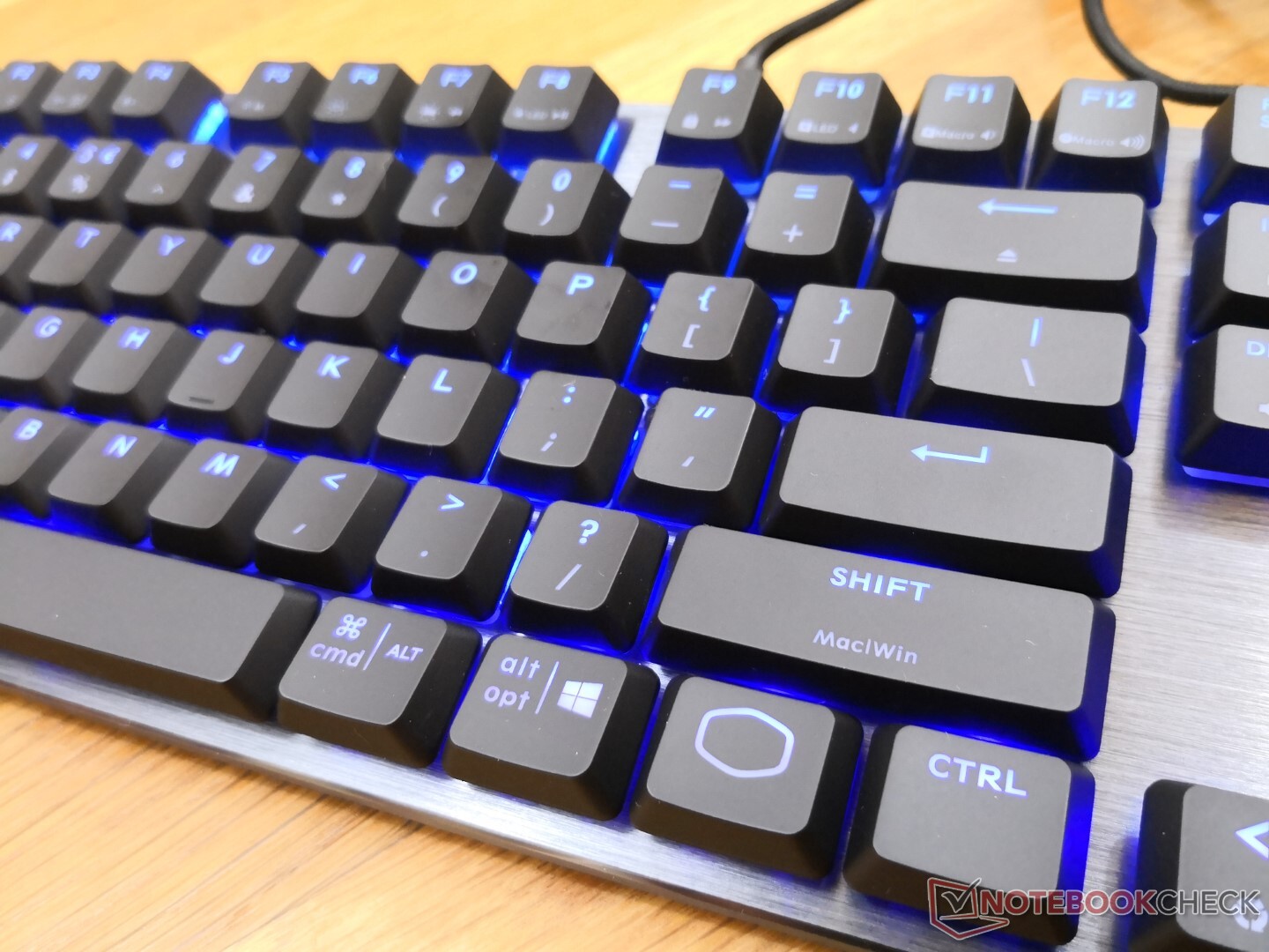 Le clavier Cooler Master K653, lancé au prix de 149 USD, est plus léger et  plus petit que la plupart des autres claviers mécaniques de taille normale  -  News