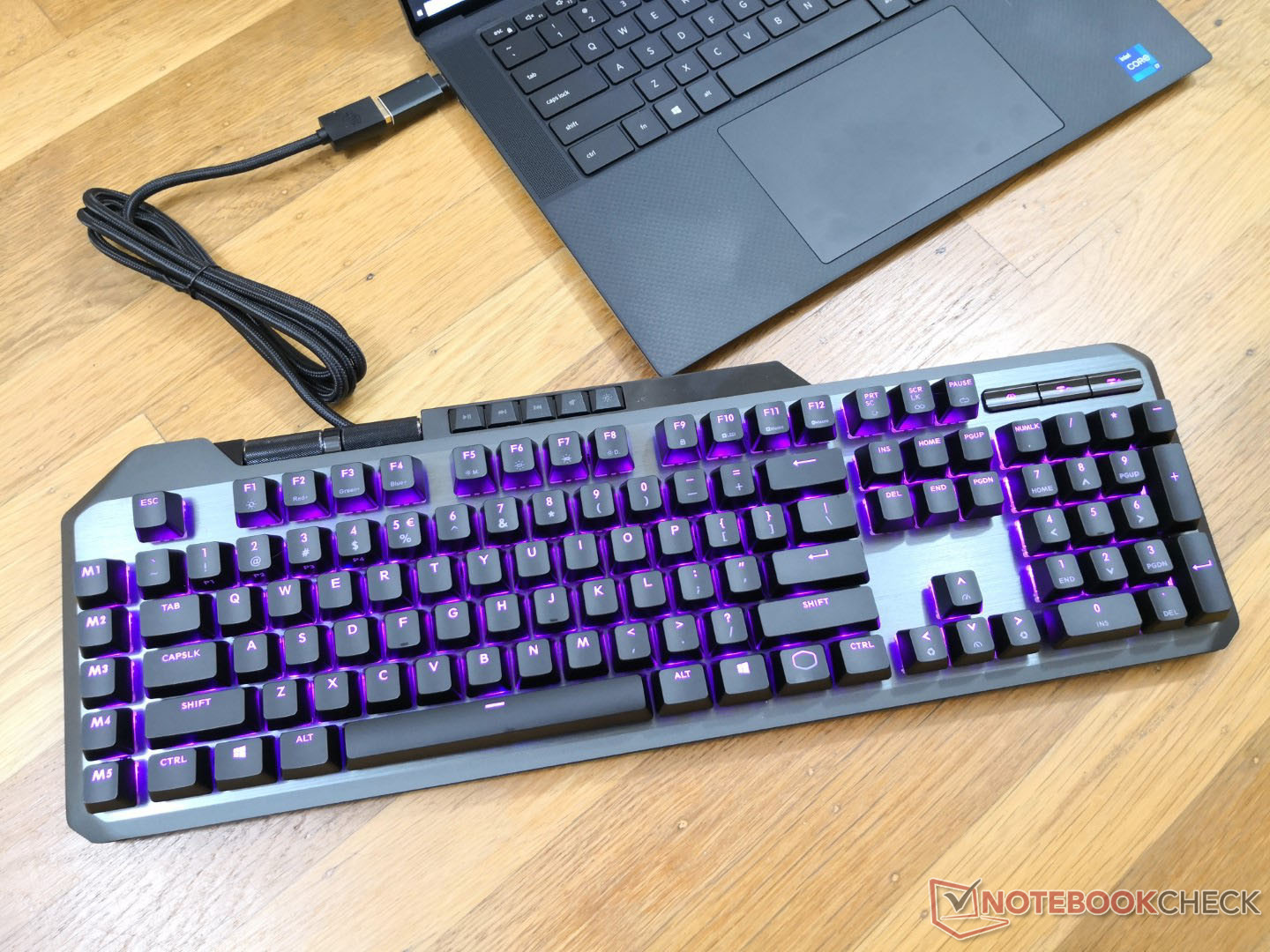 Le clavier Cooler Master MK850 IR veut rendre obsolètes vos manettes de  Playstation et de XBox -  News