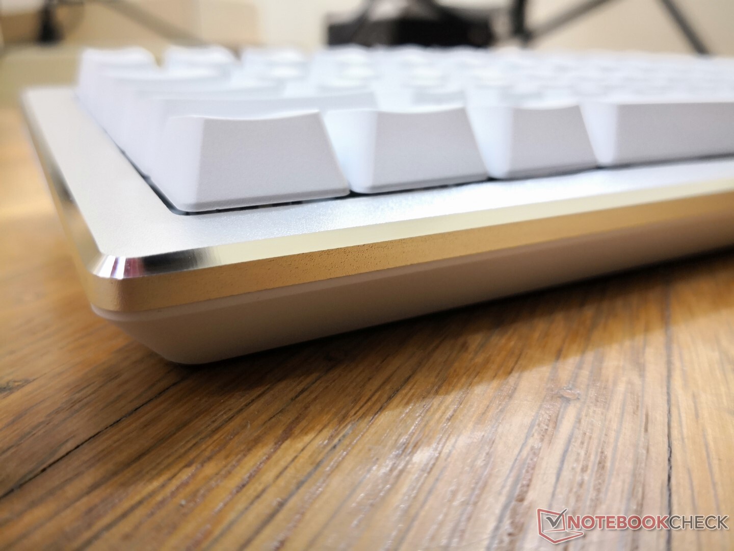 Le clavier Cooler Master K653, lancé au prix de 149 USD, est plus léger et  plus petit que la plupart des autres claviers mécaniques de taille normale  -  News