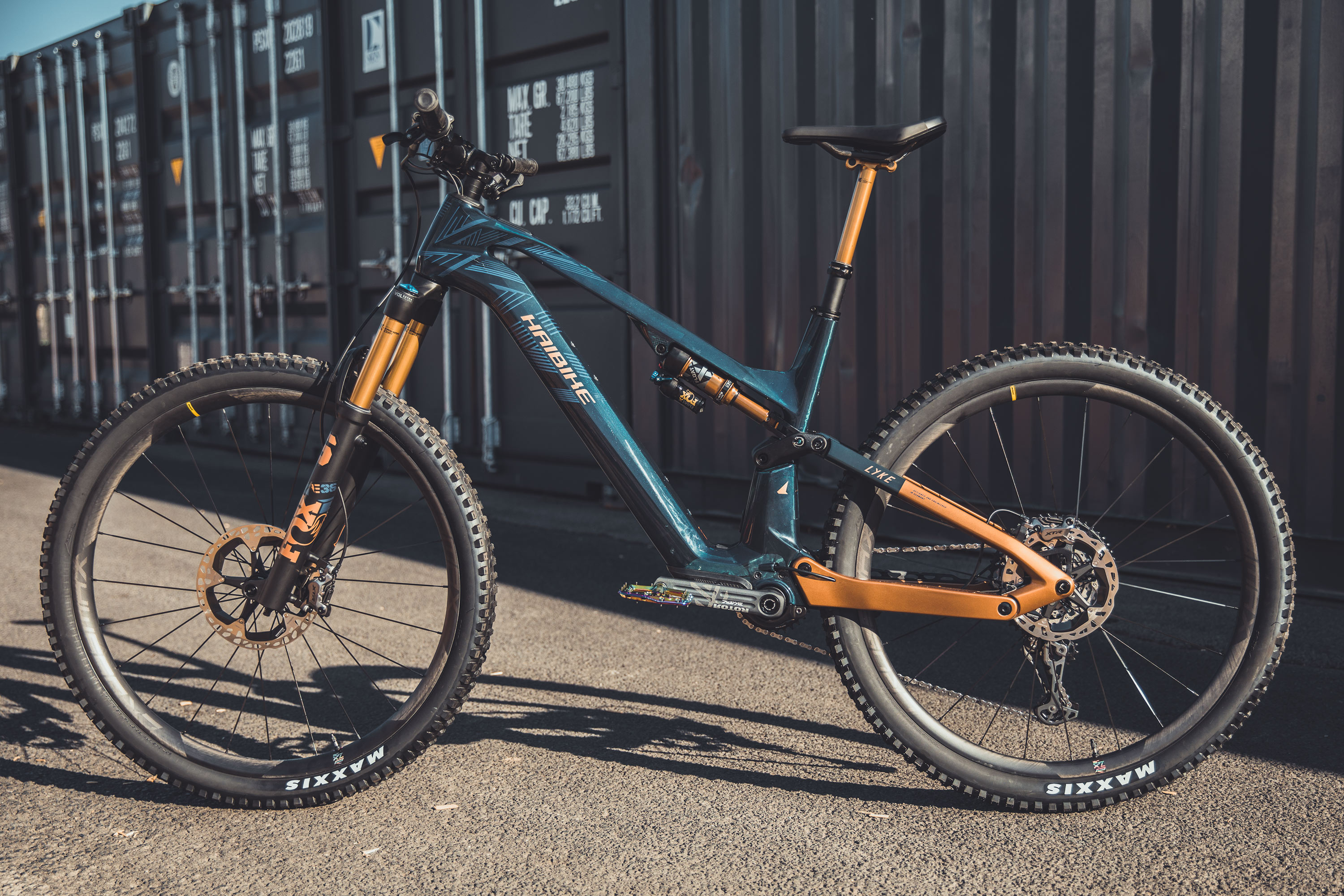 Le vélo de montagne électrique léger Haibike Lyke est équipé d