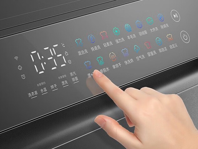 La machine à laver et à sécher Xiaomi Mijia 10 kg est dotée d'un écran tactile en couleur. (Image source : Xiaomi)