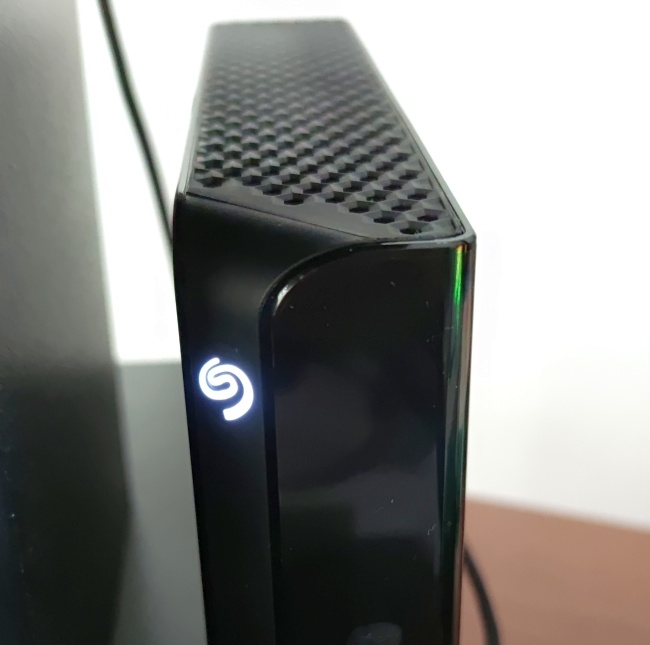 Test Seagate Backup Plus Hub 8 To : Un disque dur externe rapide et  pratique - Le Monde Informatique