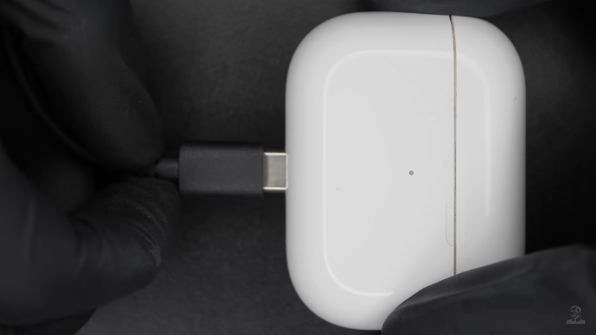 AirPods Pro : le boitier de charge USB-C est aussi cher que des écouteurs  neufs