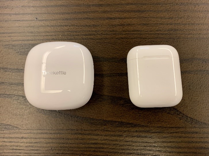 Étui TimeKettle (gauche) vs. Étui AirPods Apple (droite)