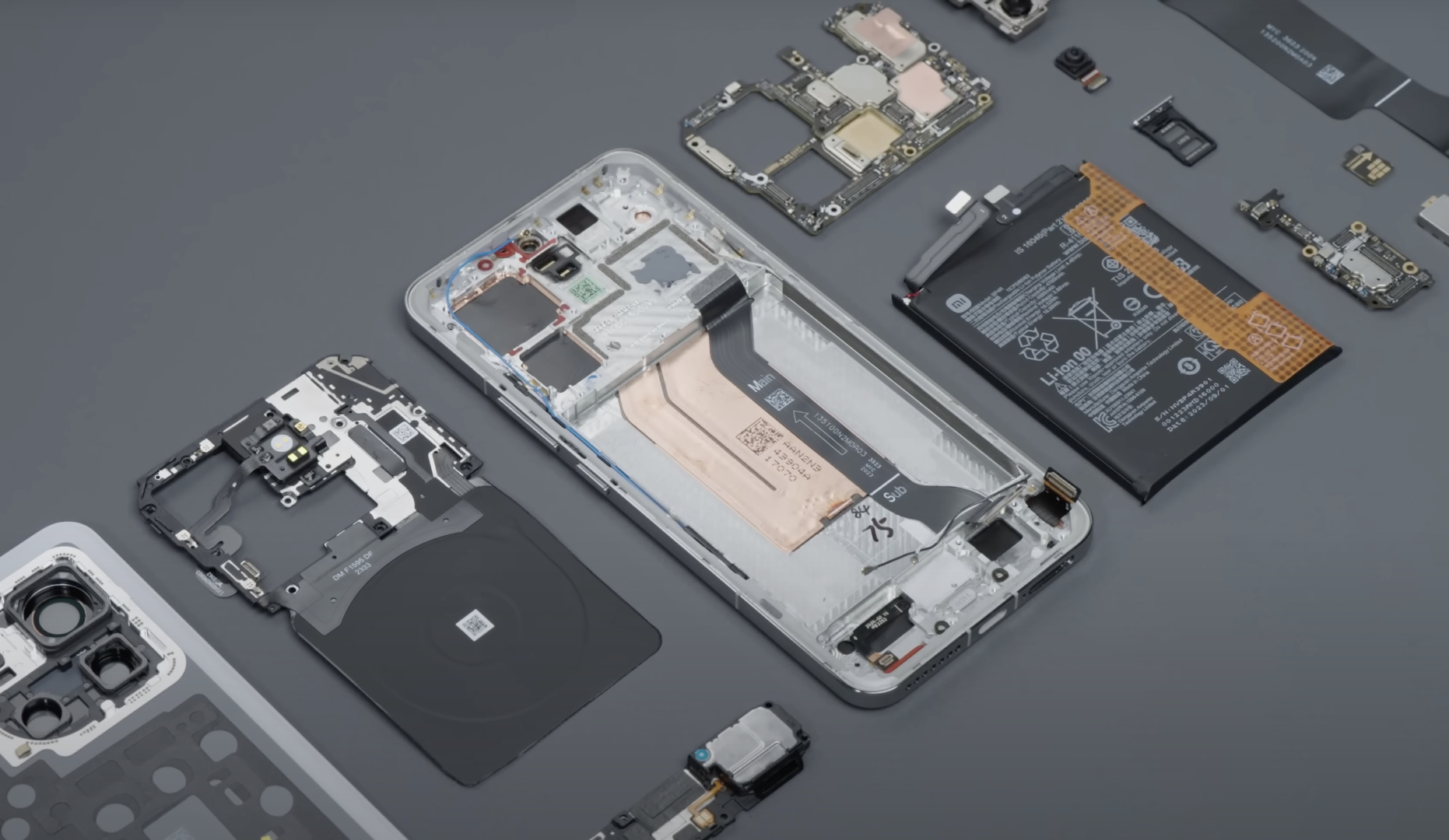 Xiaomi 14 Pro: the first teardown video shows the new camera with continuously variable aperture and other new hardware features