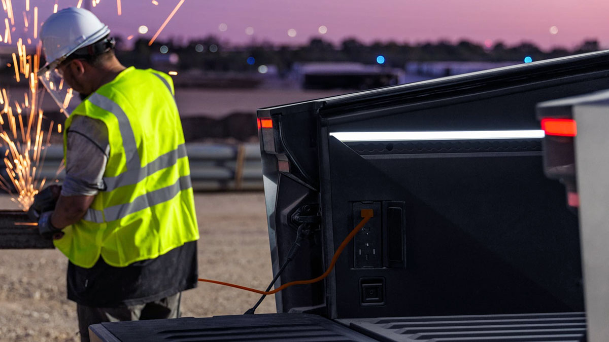 Le sélecteur manuel de vitesse et les poignées d'ouverture d'urgence des  portes de Cybertruck en avant-première interactive -  News