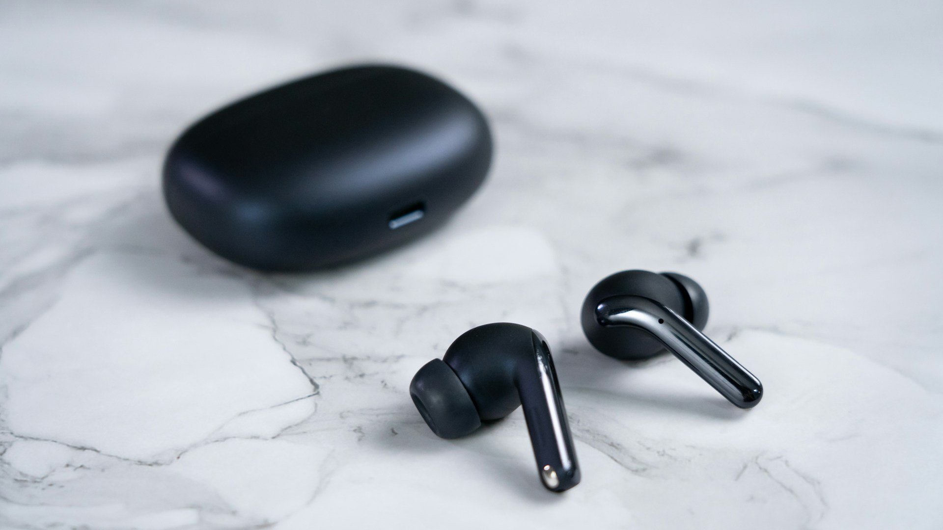 Xiaomi Buds 3T Pro (Image Source : Amanz - Unsplash)