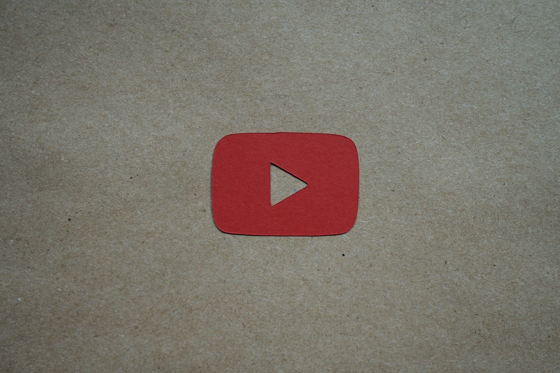 Logo YouTube (Image Source : Kelly Sikkema, Unsplash)