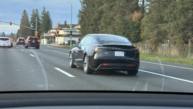 Découvrez la Tesla Model 3 Highland : Révolution Électrique!