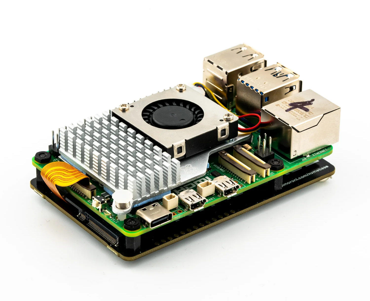 Raspberry Pi 5 : La base NVMe de Pimoroni est un moyen économique