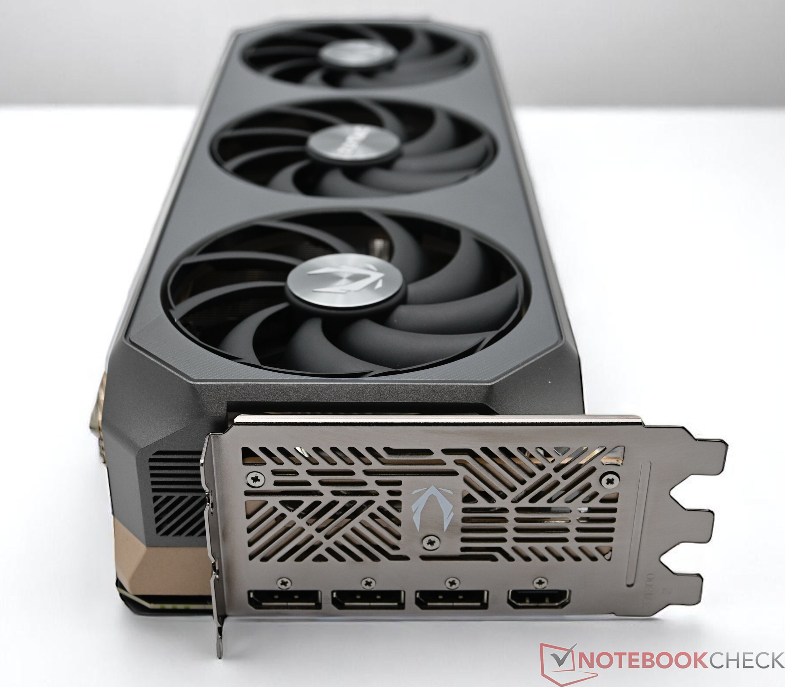 La RTX 5070 Ti Super Fuit Avec Une Augmentation Notable De La VRAM la-rtx-5070-ti-super-fuit-avec-une-augmentation-notable-de-la-vram