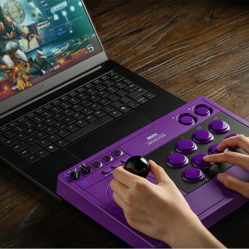 La manette d'arcade 8BitDo est compatible avec les PC sous Windows.