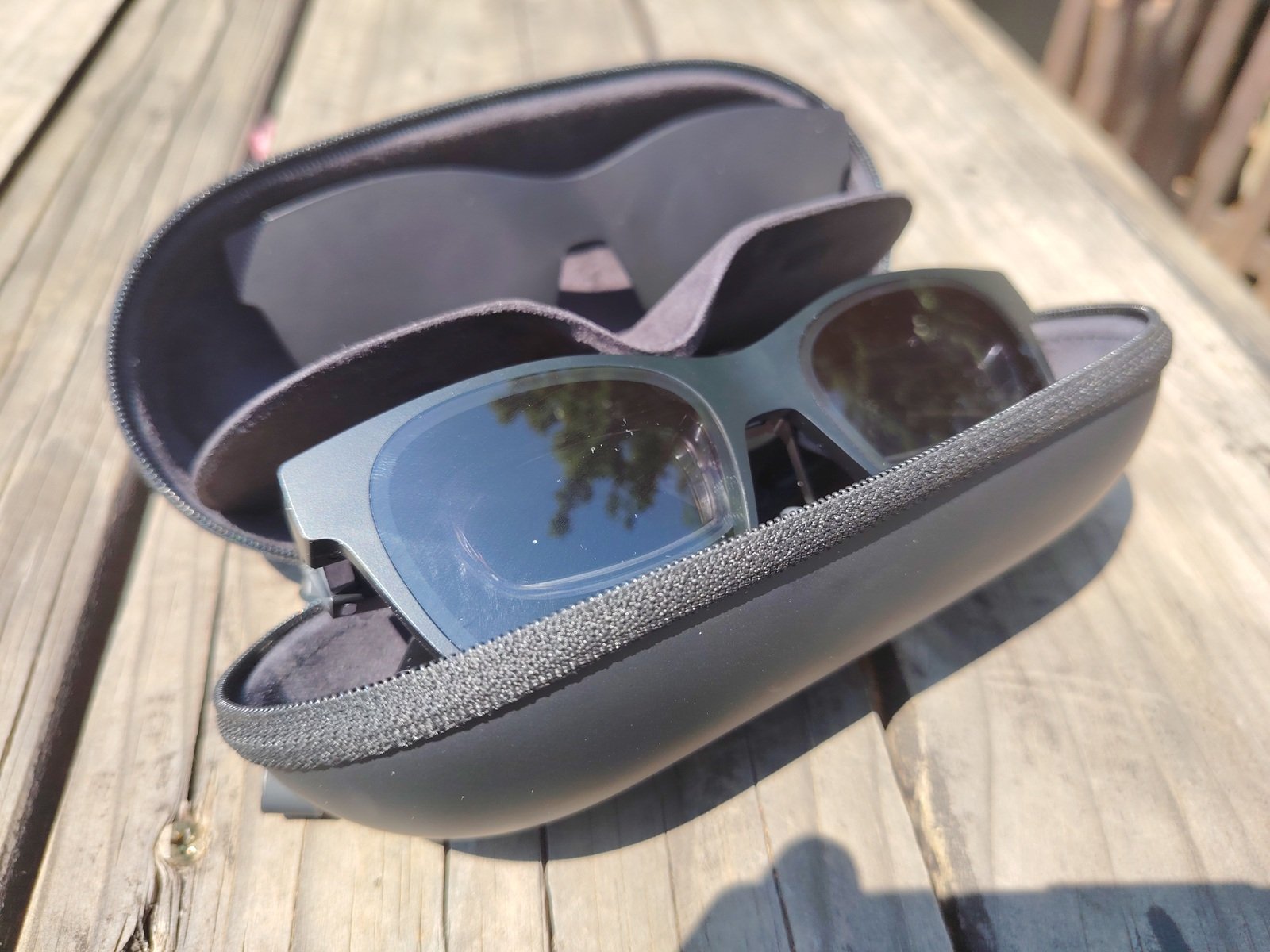 Lorsque vous déballez la XReal Air in 2025 - une paire de lunettes de réalité augmentée initialement commercialisée en 2022 pour un prix compris entre 299 et 349 dollars américains - vous ressentez immédiatement l'ambition qui l'anime. (Source de l'image : Darryl Linington - Notebookcheck)