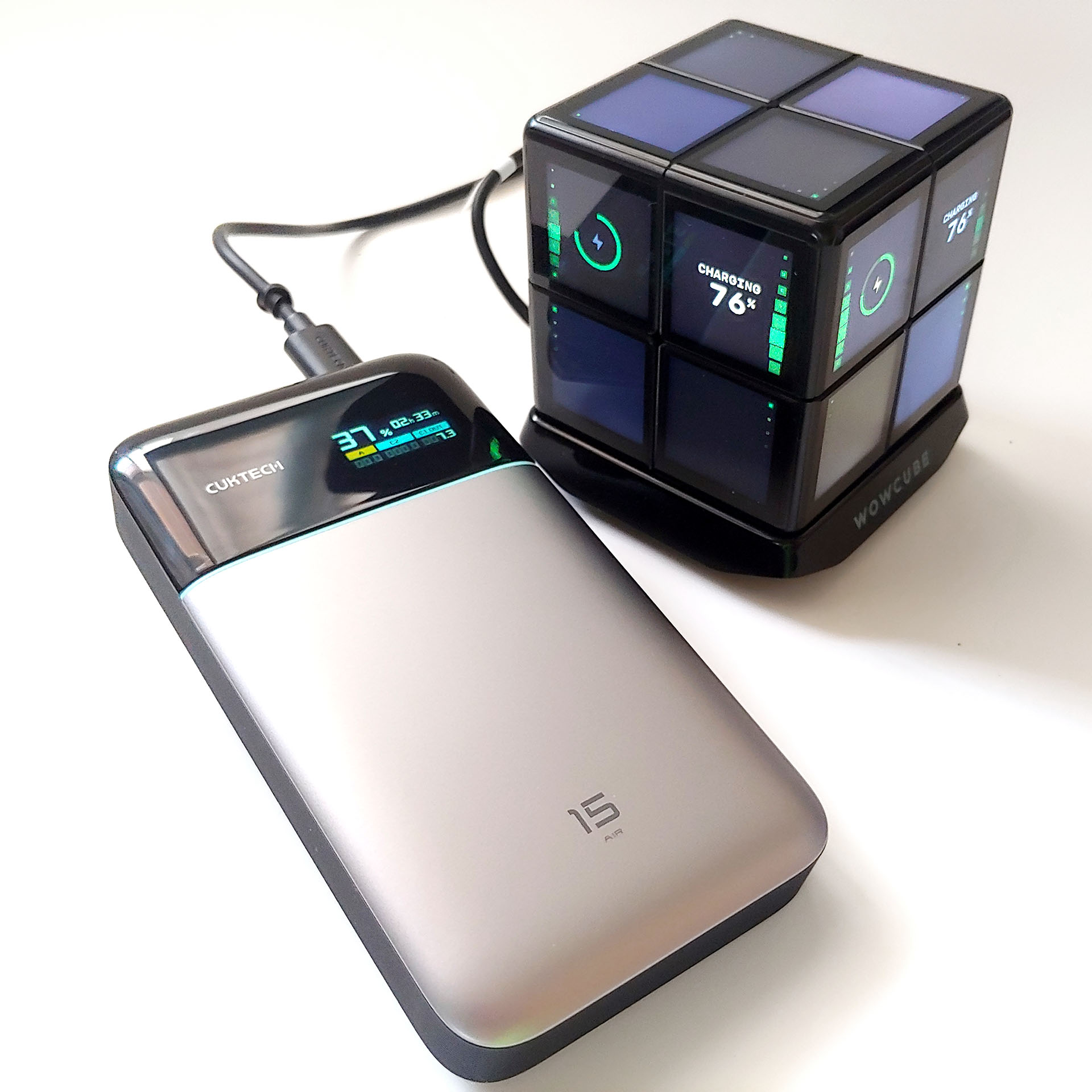 Le Cuktech 15 Air recharge rapidement un WOWCube grâce à sa batterie de 15 000 mAh.