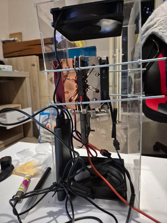 Le boîtier qui contient le Z70 Ultra modifié