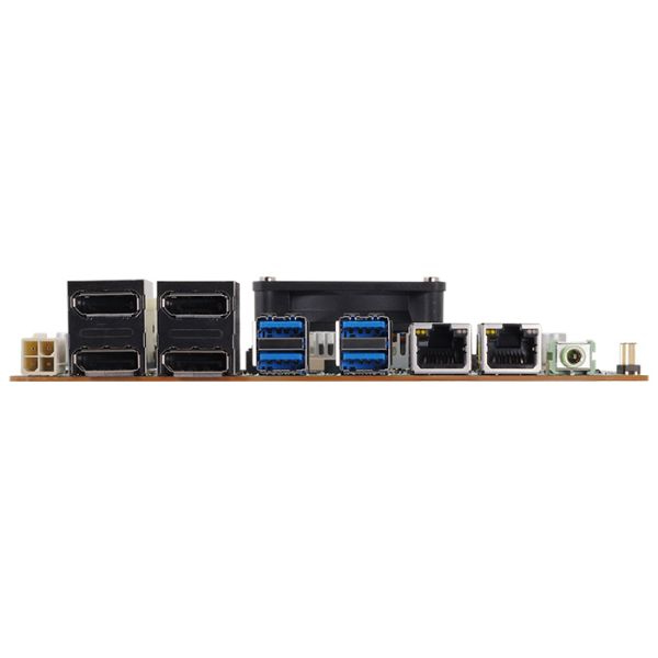 La carte mère est équipée de pas moins de quatre sorties DisplayPort 1.4.