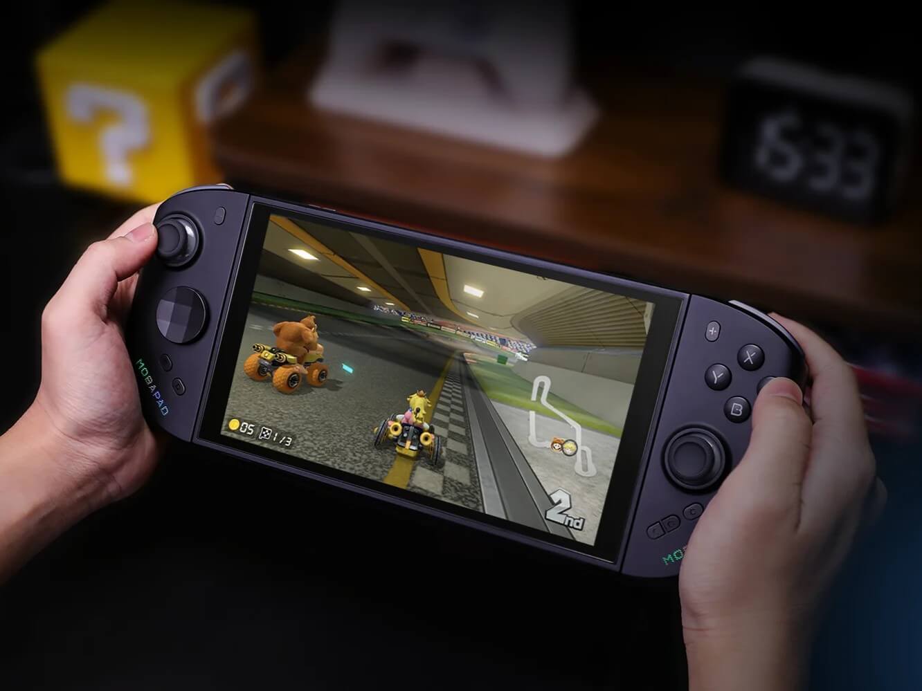 Les Joy-Cons M12S de Mobapad améliorent la prise en main, comme le montre notre test.