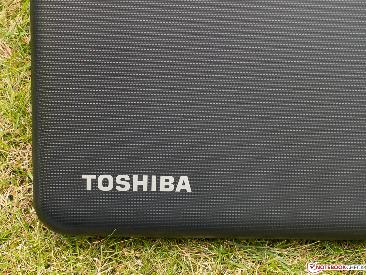 Toshiba Satellite P70-B-11R Ordinateur Portable 17 Métal (Intel Core i7, 12 Go de RAM, Disque