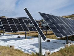 Un module solaire peut produire beaucoup plus d&#039;électricité sur un sol lumineux. (Image : Université d&#039;Ottawa)