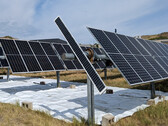 Un module solaire peut produire beaucoup plus d'électricité sur un sol lumineux. (Image : Université d'Ottawa)