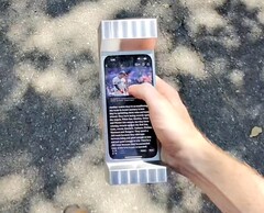 L&#039;étui de téléphone de 6 livres est peut-être l&#039;étui de smartphone le plus lourd au monde. (Source de l&#039;image : Matter Neuroscience)
