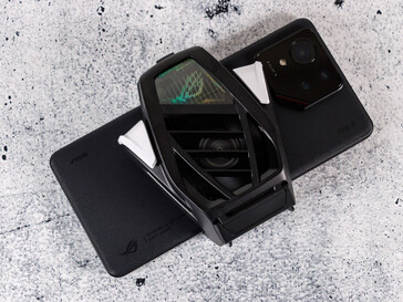 Le ROG Phone 9 Pro avec le refroidisseur amovible AeroActive Cooler X Pro