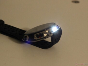 Ce n'est pas une véritable source d'énergie, mais la lampe de poche intégrée est pratique
