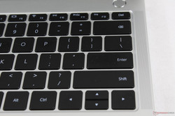 Les deux haut-parleurs de MateBook X Pro ressemblent à ceux du MacBook Pro. Les deux haut-parleurs du MateBook X Pro ressemblent à ceux du MacBook Pro.