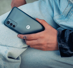 Le Motorola Moto G42 est doté d&#039;un chipset 4G et de 4 Go de RAM, entre autres caractéristiques. (Image source : Motorola)