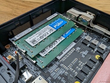 Emplacements accessibles pour 2x DDR4 SODIMM RAM
