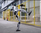 Le robot humanoïde G1 d'Unitree impressionne par ses mouvements authentiques de kung-fu. (Source de l'image : YouTube / Unitree Robotics)