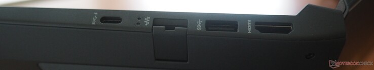 Côté droit : USB-C 3.0 (DP 1.4 + PD), RJ45 LAN, USB-A 3.0, HDMI 2.1