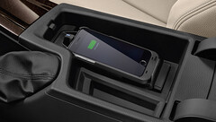 Le chargeur sans fil de BMW aurait grillé la puce NFC de l&#039;iPhone 15 Pro. (Source de l&#039;image : BMW Canada)