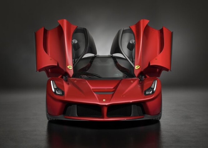 La LaFerrari 2013 a été la première incursion de l'entreprise dans le domaine des moteurs électriques, mais avec un système KERS semblable à celui de la F1, par opposition aux VE traditionnels. (Source : Ferrari)