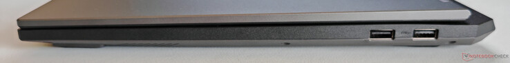 A droite : 2x USB-A 3.2 Gen2 (10 Gbps)