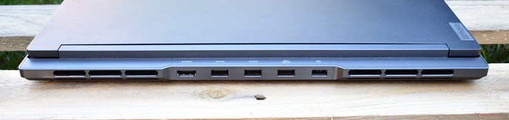 Dos : HDMI, 3x USB-A, port d'alimentation Slim-tip