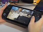 Le GPD Win 5 utilisé avec sa batterie de 80 Wh. (Source de l'image : GPD)