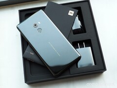 Le Xiaomi Mi Mix 2 a reçu MIUI 12, mais pas Android 10. (Source de l'image : Revu)