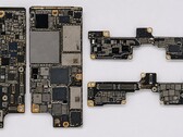 La carte mère du prétendu iPhone Ultra pliable, image probablement retouchée par l'IA