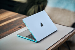 Les MacBook Pros bénéficieront de la technologie d'affichage OLED en tandem de l'iPad Pro dès 2026, ce qui permettra d'obtenir des designs plus fins. (Source : Notebookcheck)