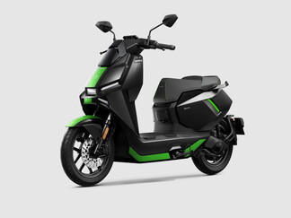 Le scooter en pleine lumière