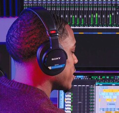 Sony dévoile le casque professionnel MDR-M1, doté d'une réponse en fréquence ultra large, destiné à l'enregistrement audio, au mixage et au mastering. (Source de l'image : Sony)